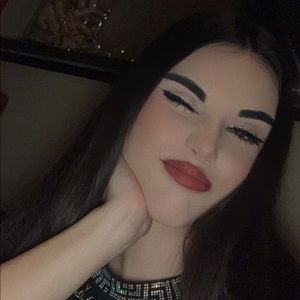 Meet your Posher, Alexia